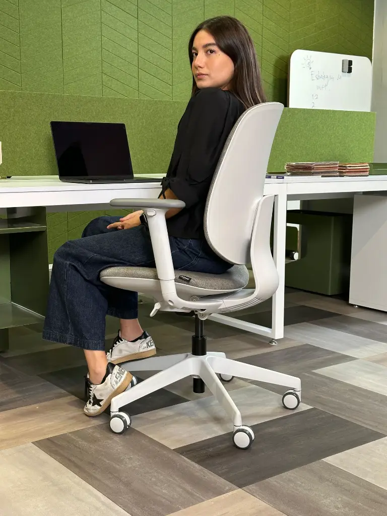 luke gris mujer.webp